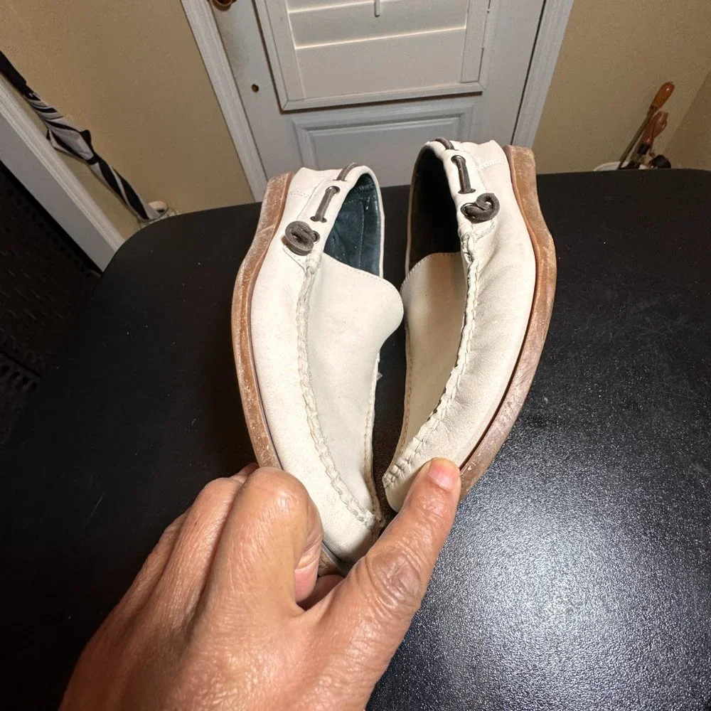 Kenneth Cole Reaction size 8.5 white leather loafers